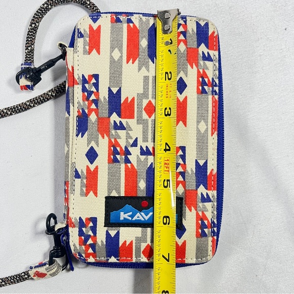 Kavu Go Time Crossbody Wallet Zip Around Aztec EUC - Picture 6 of 8